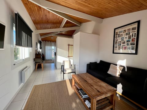 Popular Airbnb listing: 100% sea, relaxation, beach, terrace port view in Lège Cap Ferret