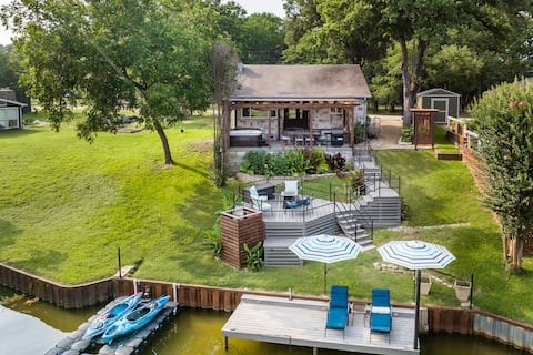 Lakefront Getaway w/ Hot Tub, Projector, Kayaks