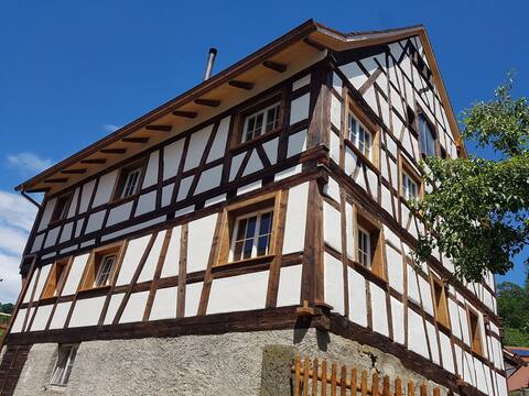 Popular Airbnb listing: Romantic studio in a noble house from 1706 in Bodman Ludwigshafen