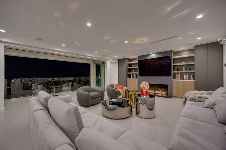 Modern Villa On Sunset Strip gallery image 3