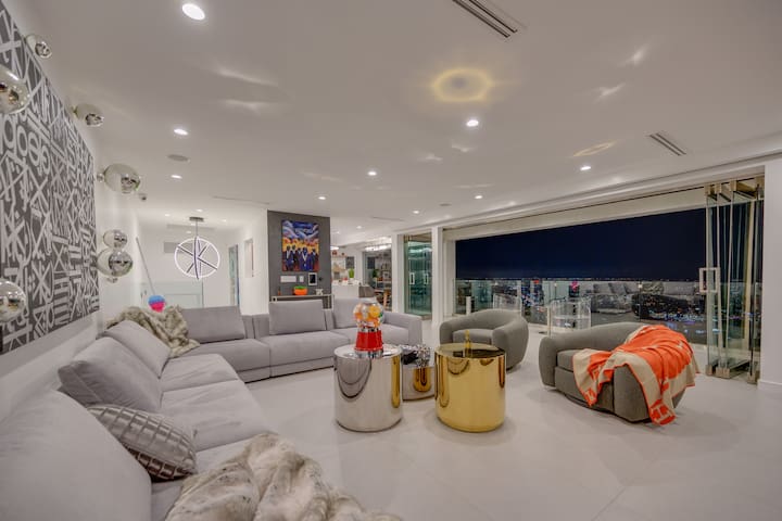 Modern Villa On Sunset Strip gallery image 2