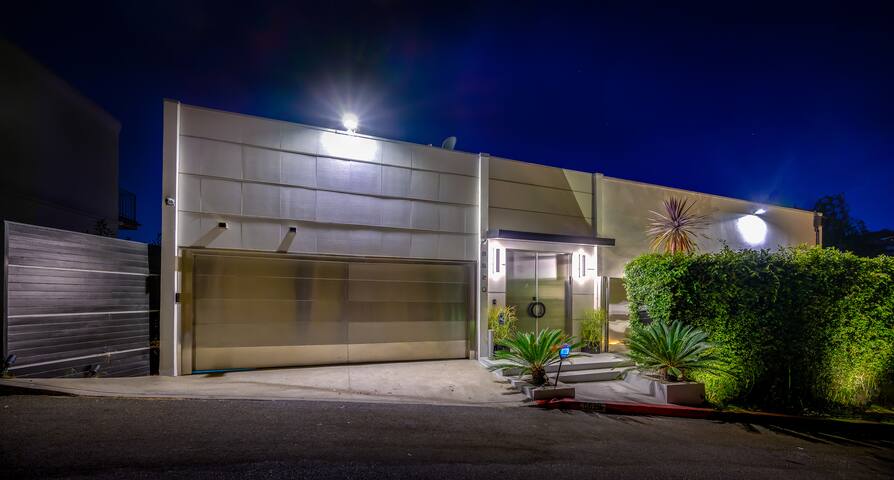 Modern Villa On Sunset Strip gallery image 5