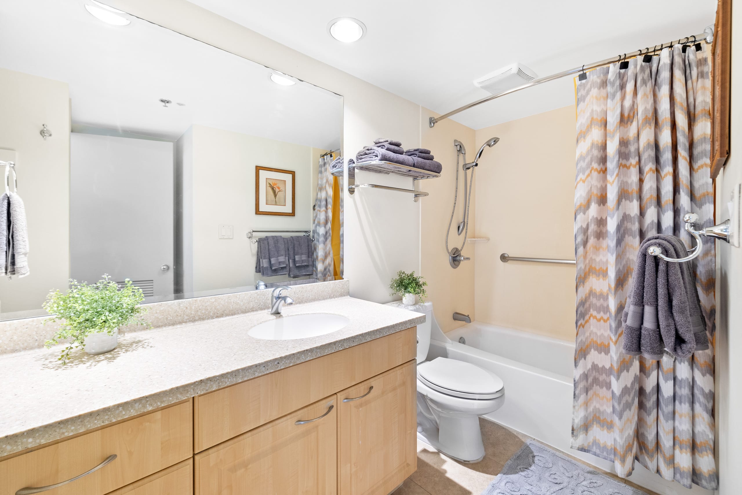 Condo in Honolulu · ★4.47 · 1 bedroom · 2 beds · 1 shared bath - Image 23
