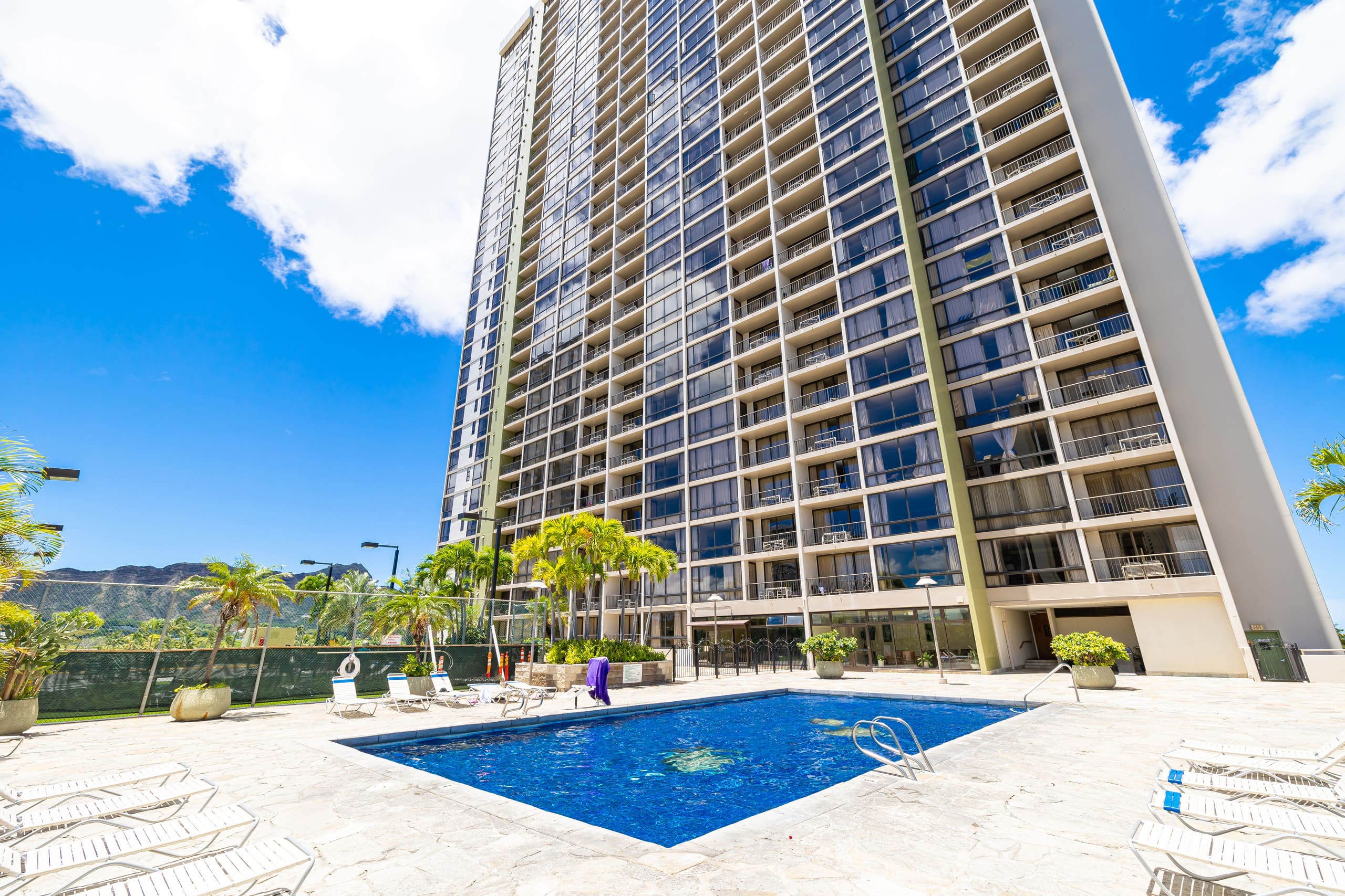 Condo in Honolulu · ★4.47 · 1 bedroom · 2 beds · 1 shared bath - Image 16