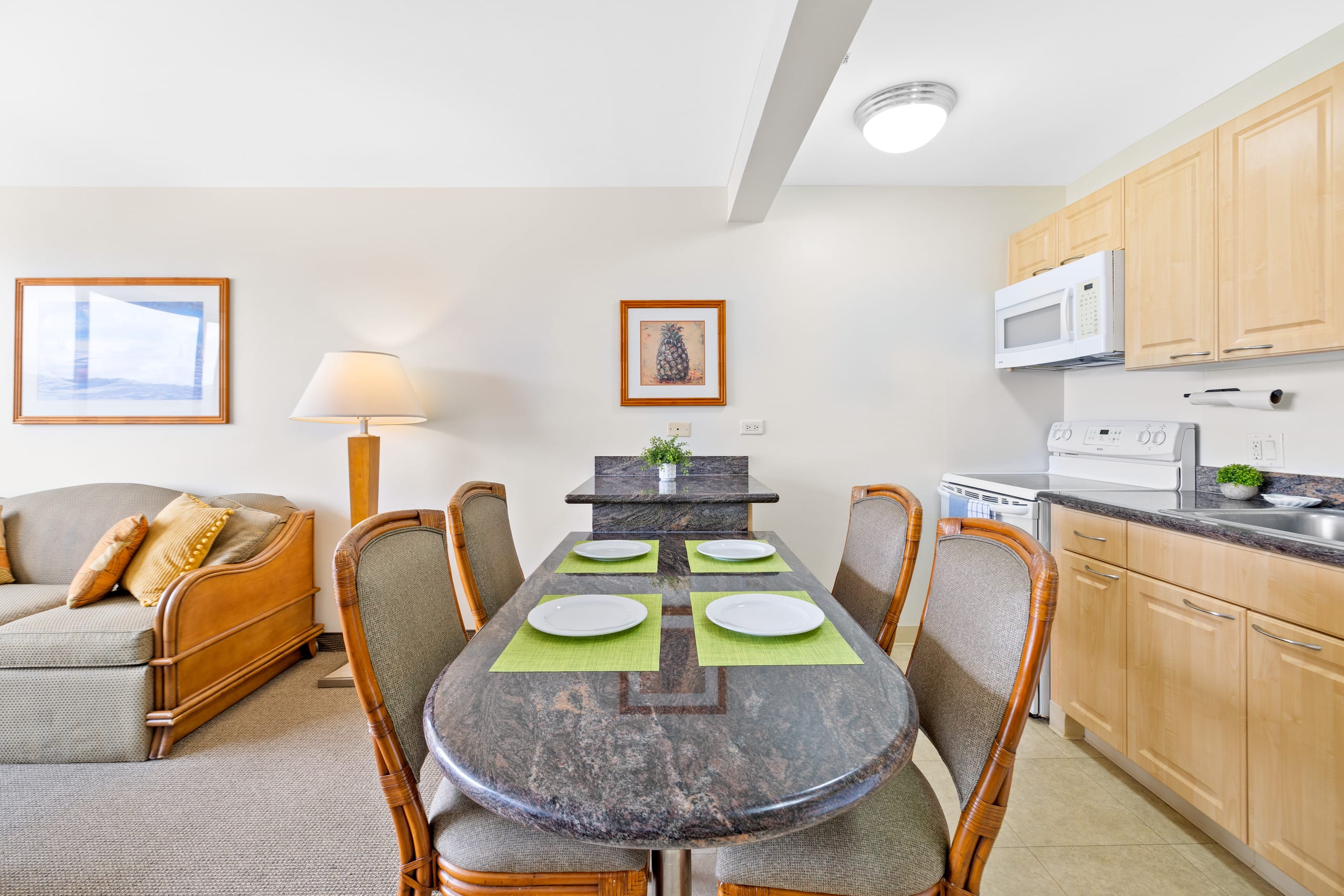 Condo in Honolulu · ★4.47 · 1 bedroom · 2 beds · 1 shared bath - Image 10