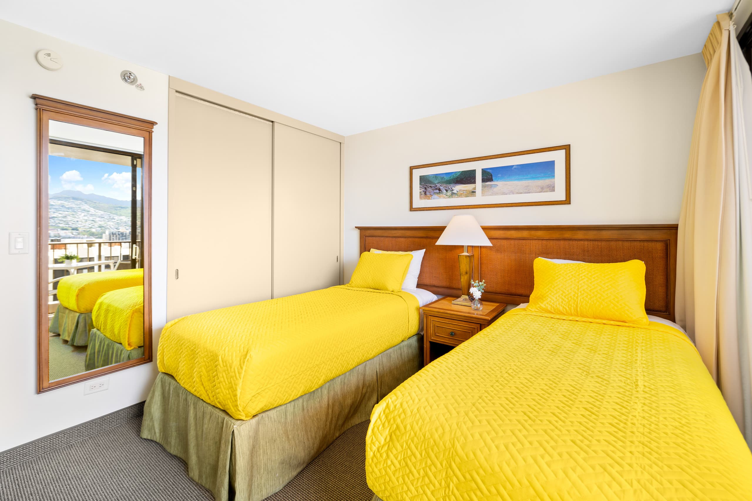 Condo in Honolulu · ★4.47 · 1 bedroom · 2 beds · 1 shared bath - Image 18