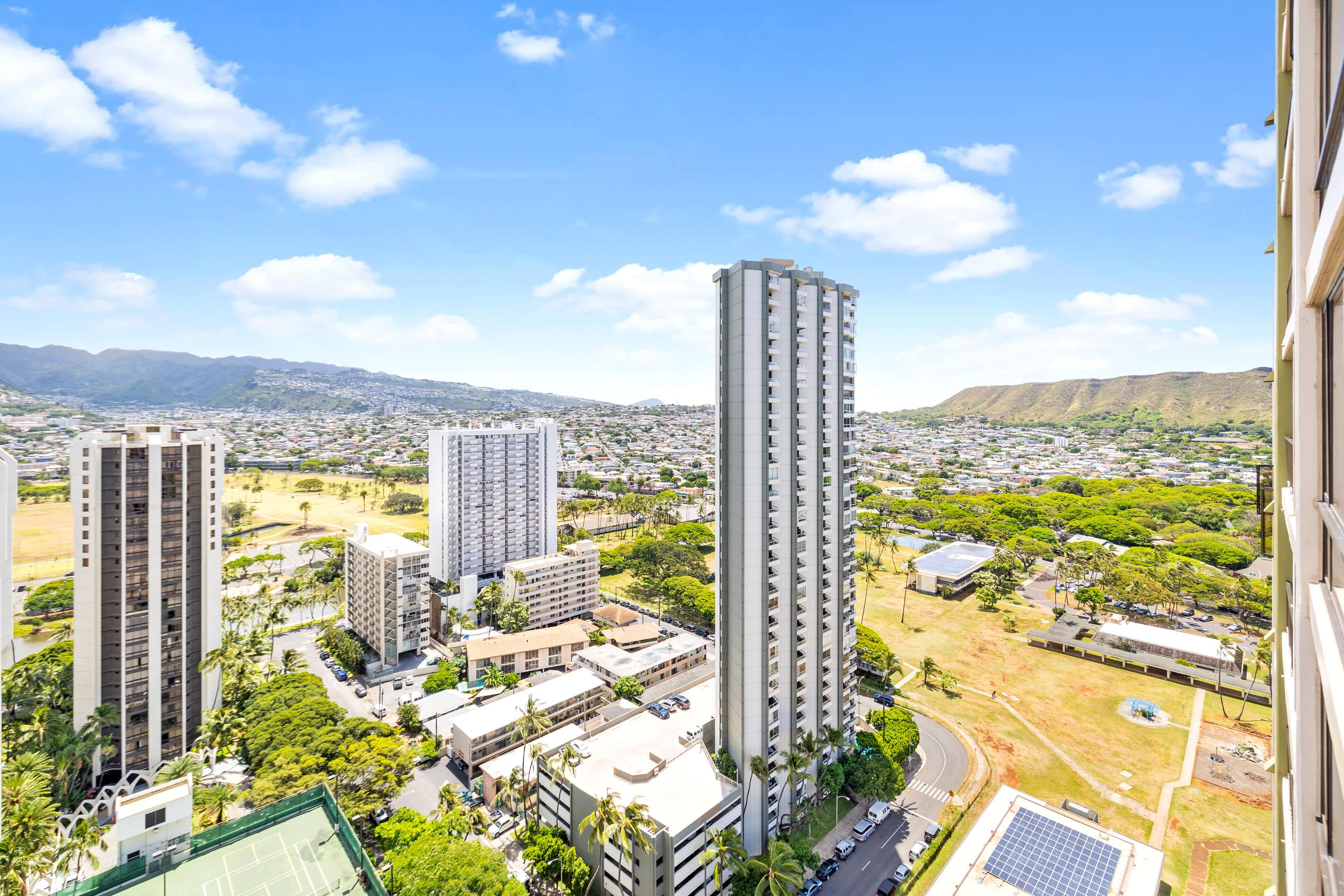 Condo in Honolulu · ★4.47 · 1 bedroom · 2 beds · 1 shared bath - Image 26