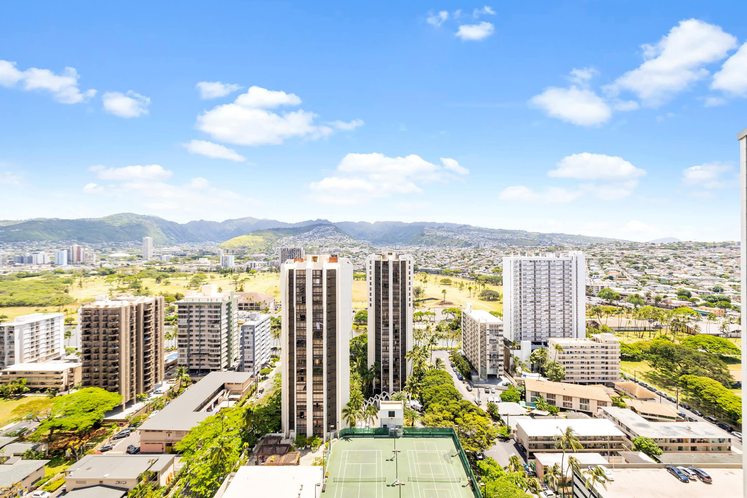 Condo in Honolulu · ★4.47 · 1 bedroom · 2 beds · 1 shared bath - Image 25