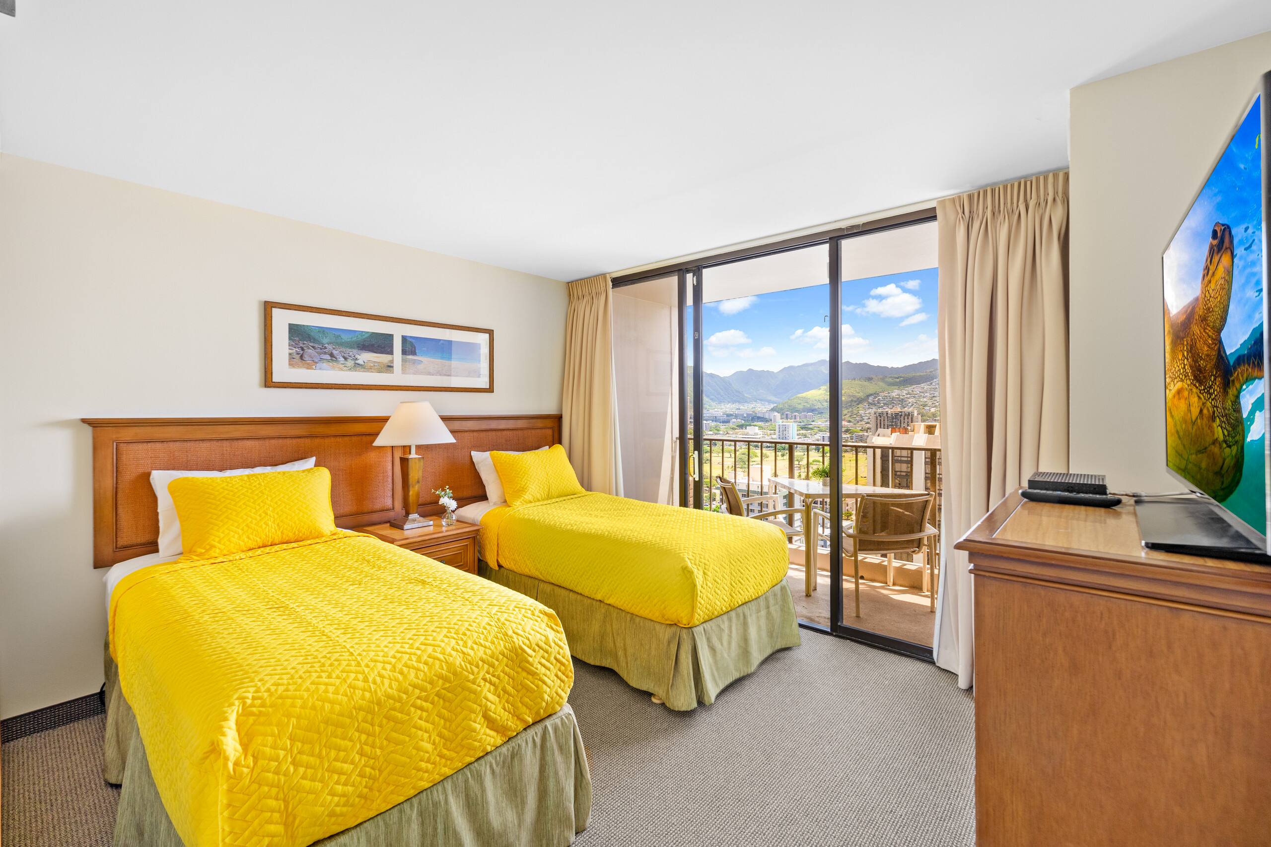 Condo in Honolulu · ★4.47 · 1 bedroom · 2 beds · 1 shared bath - Image 19