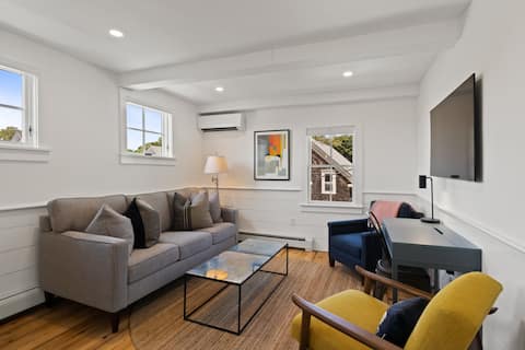 Successful Airbnb property: Guest Favorite! Cushy P'town Flat in Provincetown