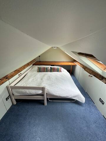 Contemporary 3 bed family house gallery image 3