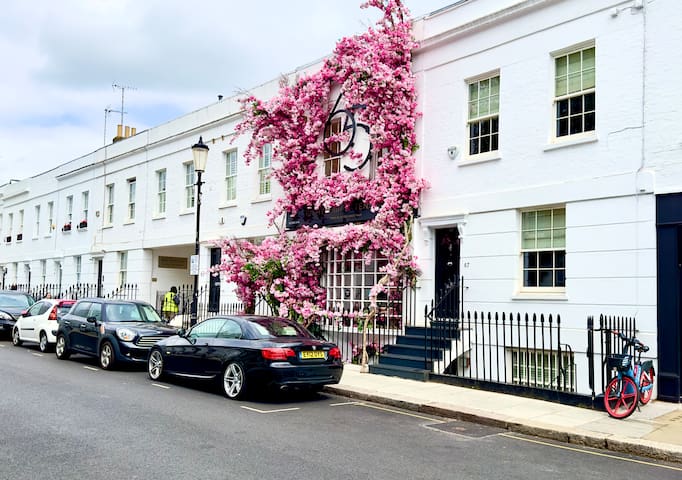 3 bedroom house behind Harrods