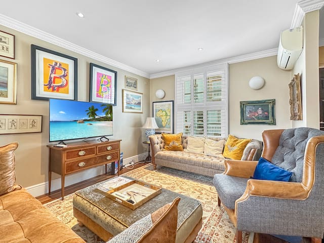 3 bedroom house behind Harrods gallery image 2