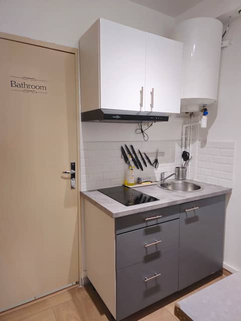 Top Airbnb: 702 Functional studio close to metro 9 and Paris in Bagnolet