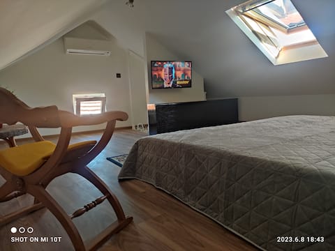 Popular Airbnb listing: Apartment Nata in Zlarin