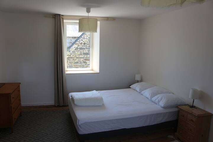 spálňa 1 posteľ 160 x 200