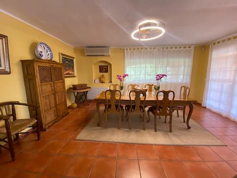 Top Airbnb: A colonial villa very close to the beach en Castelló De La Plana