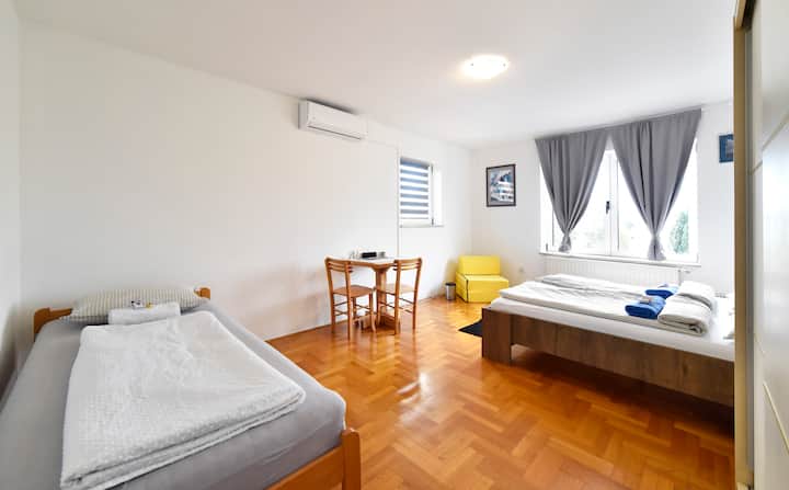 Verbotener Obstschlafzimmer für drei, bei Bedarf fünf Gäste mit komfortablen antiallergischen Schaumstoffmatratzen