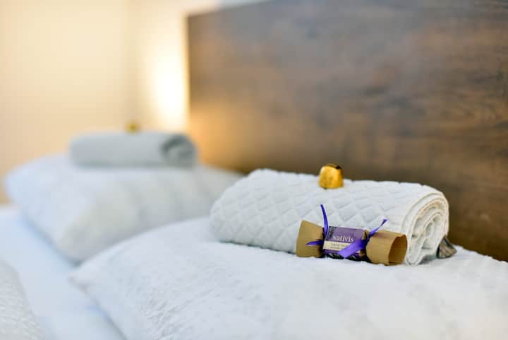 Kroatische Produkte von Familienfarmen - natürliches Lavendel oder Rosenseife, Salbe oder Duftöl, um sich an deinen Aufenthalt bei uns zu erinnern