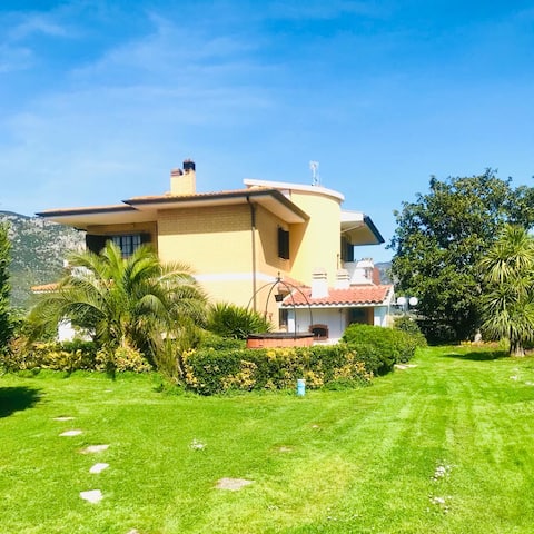 Airbnb con migliori performance: Apartment in a villa a Terracina