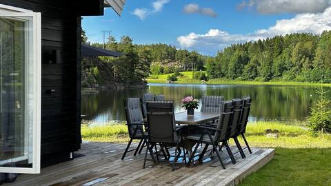 Cabin for 8 on the lake near Oslo Hot tub AC Wifi