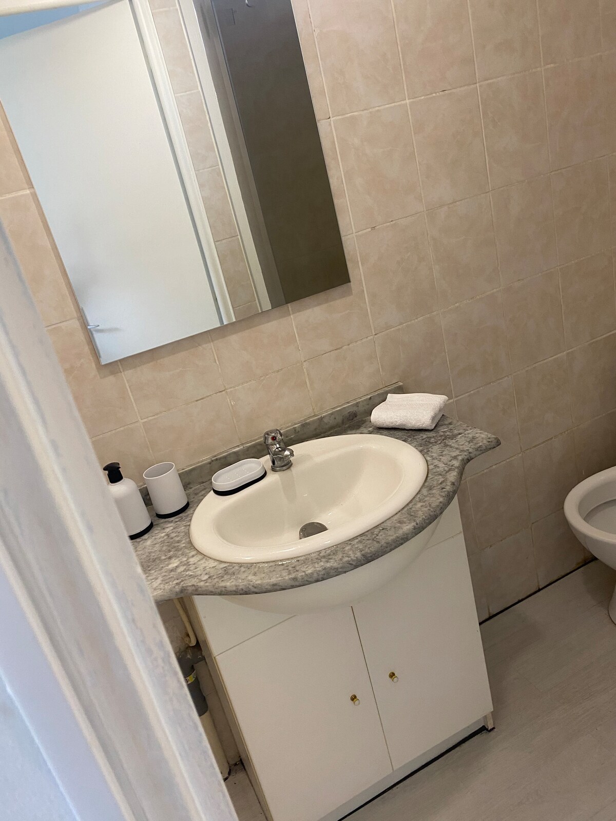 Top Airbnb: 2-room Aiguerelles apartment for 3/4 people in Prés D'arènes