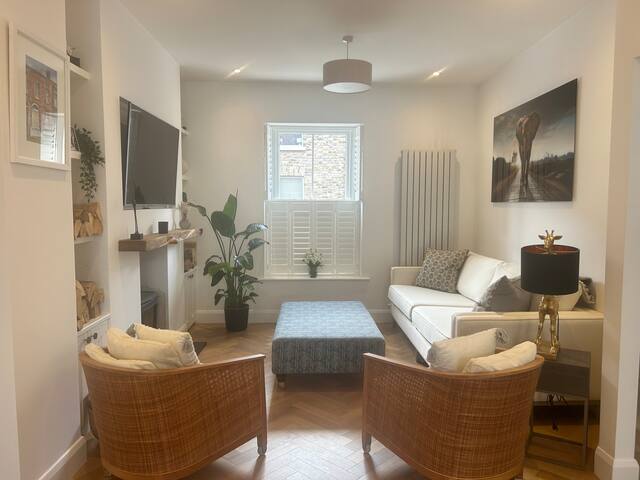 Entire House-Stylish 2 Bed-sun garden&home office gallery image 5