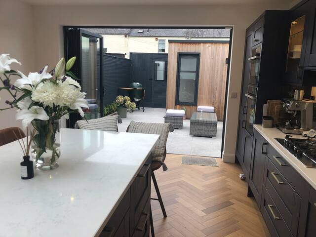 Entire House-Stylish 2 Bed-sun garden&home office