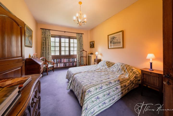 Spavaća soba u prizemlju s pogledom na jezero