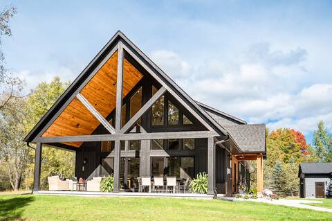 Spacious Betsie River Retreat near Crystal Mtn.