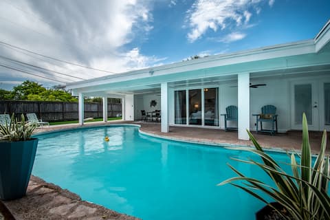 Sleeps 32 - Spectacular Adjoining Homes Waits