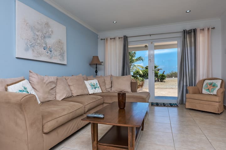 Stunning Private Beachfront Rentals For Pet Owners image