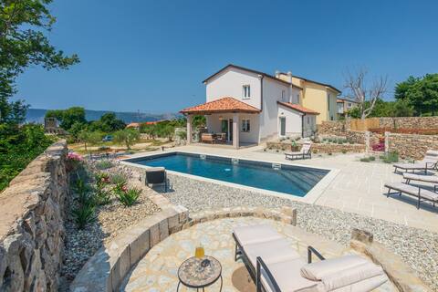 Albina Villa