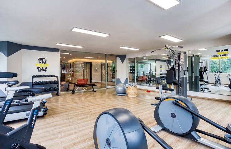 Roomy & Trendy Apt | 2 Rooftops: Zen & Fire Pit gallery image 4