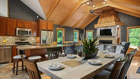 Firepit+Deck | Pool Table | Whirlpools | Starlink
