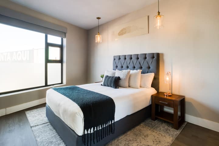 Bedroom #1 with a Queen size bed and a desk to work.