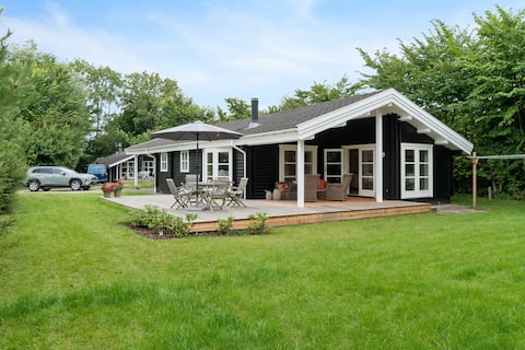 cottage with jacuzzi and sauna