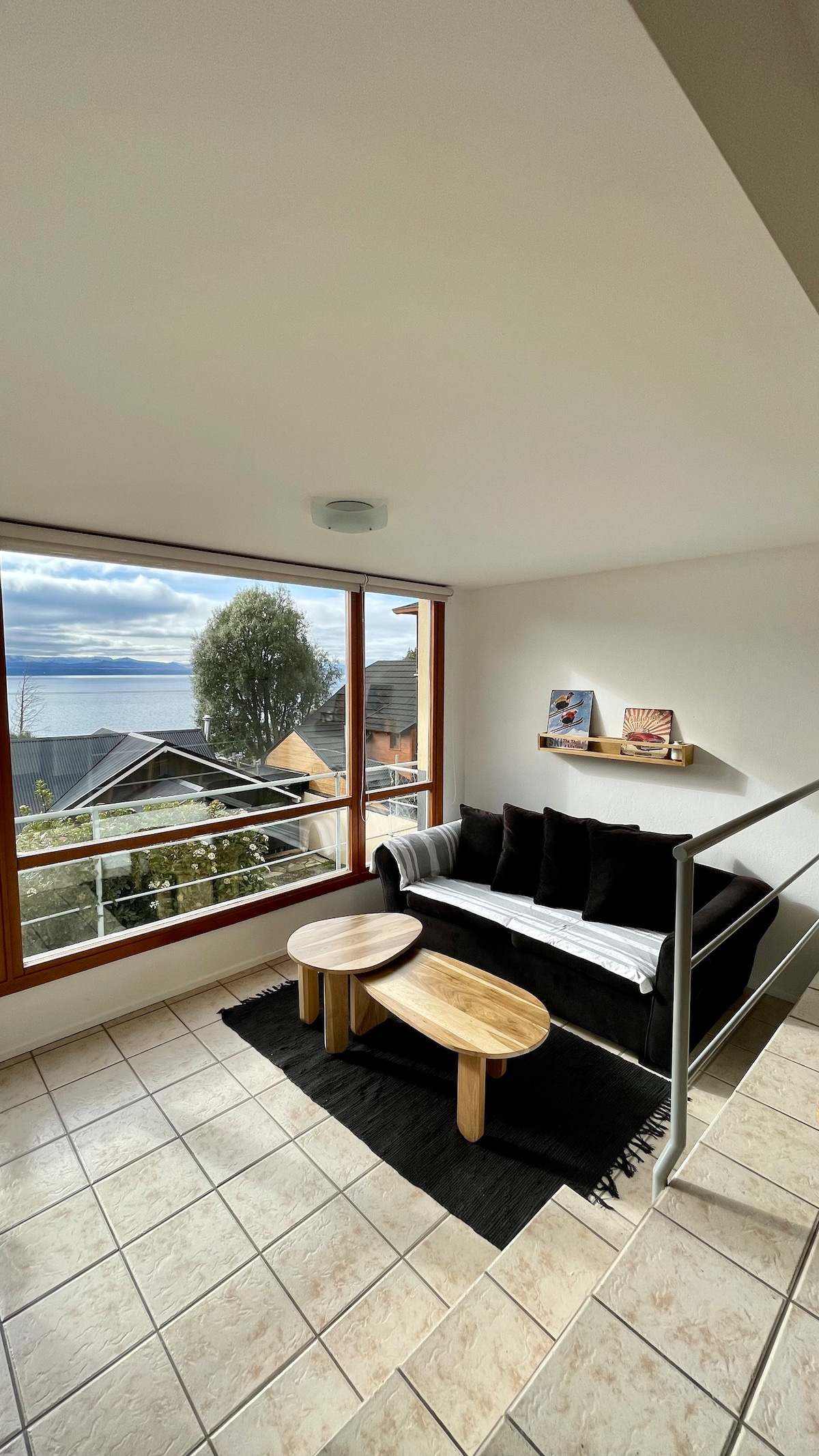 Top performing Airbnb: Beautiful lakefront apartment with 2 bedrooms in Río Negro