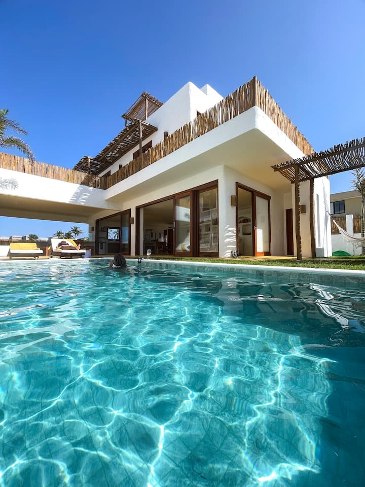 Seaside house, 4 suites, fully equipped. Guajiru, Ceará
