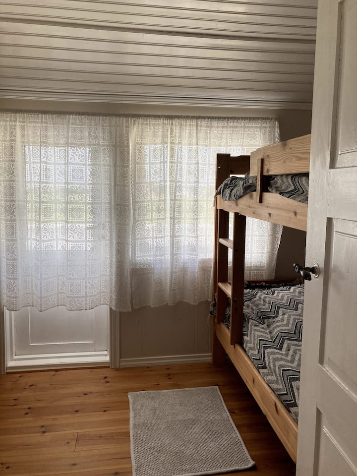 Habitación 3.
La habitación "ramita" con litera,
colchones 90x200