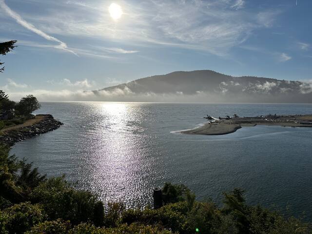 Hot tub + Sauna+ Panoramic Ocean View! THE POINT gallery image 4