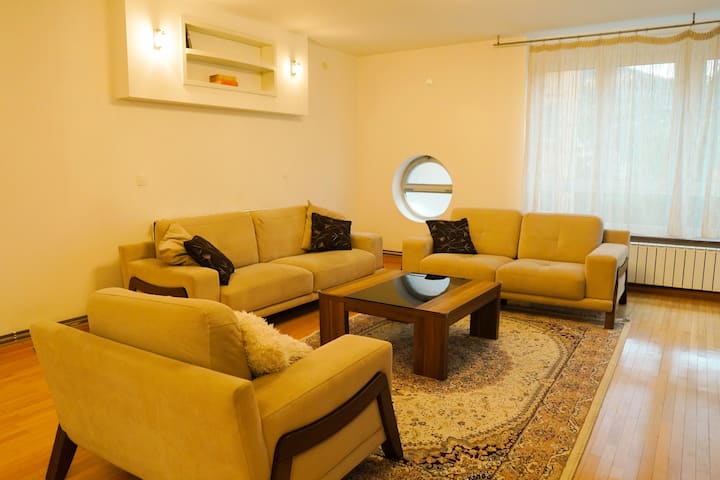 Grand Apartment - 3bdr, Parking - Sarajevo