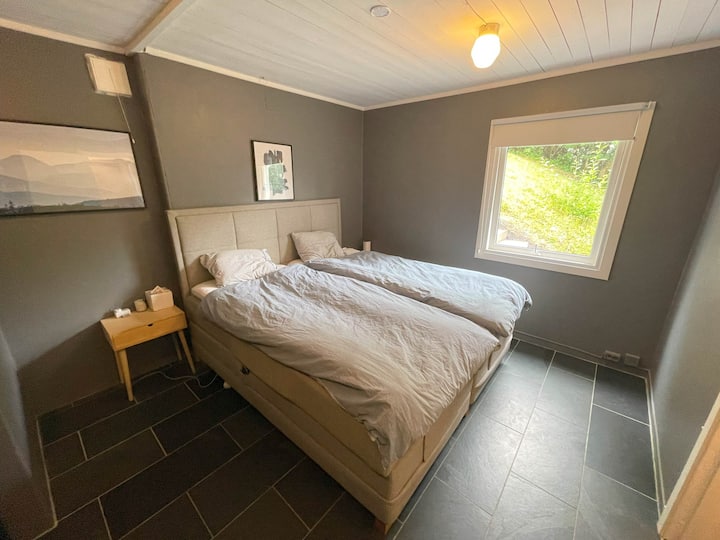 Долен етаж в спалнята, двойно легло