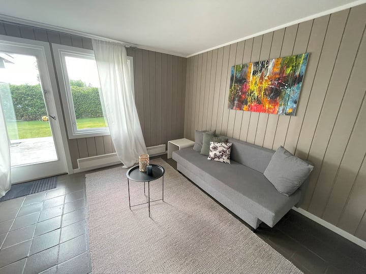 Долен етаж в спалнята, разтегателен диван 2 легла