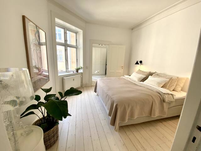 Central Luxury: Manor Charm gallery image 5