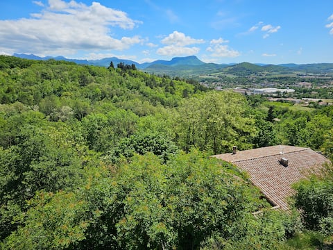 130 m² house, quiet, pool, view