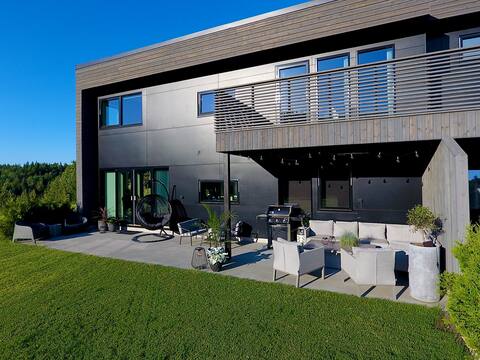 Nice and large single-family home for rent