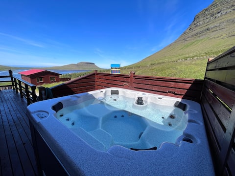 Hálsabol 1-Kirkjufell Cottage with Private Hot Tub