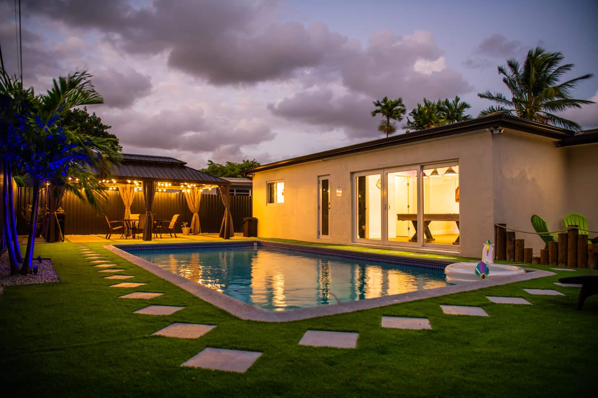 Resort villa with heated pool, mini golf & games