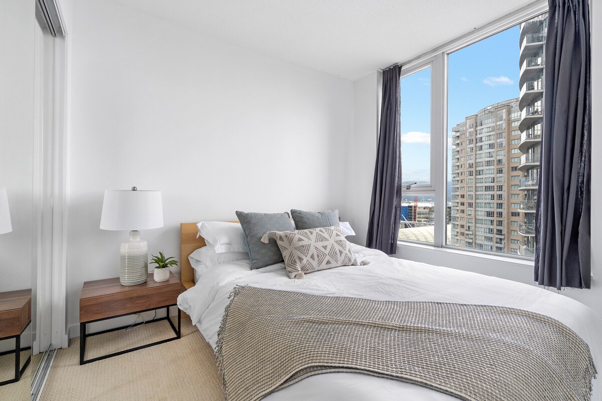 Newly Furnished Downtown Suite